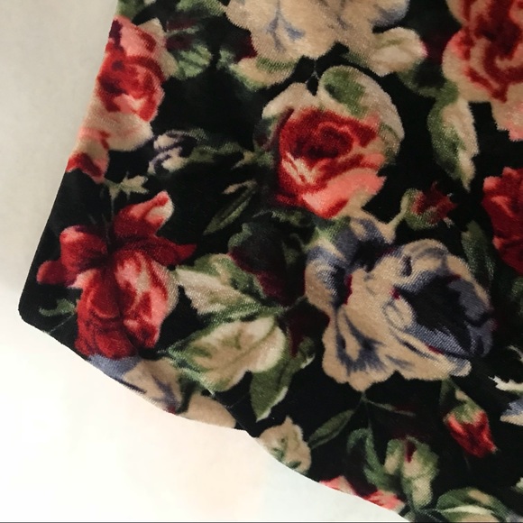 Velvet Floral Shorts with back zipper - L - Picture 3 of 5